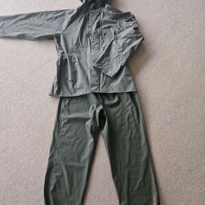 Helly Hansen Army Green Rain Jacket & Pants Set